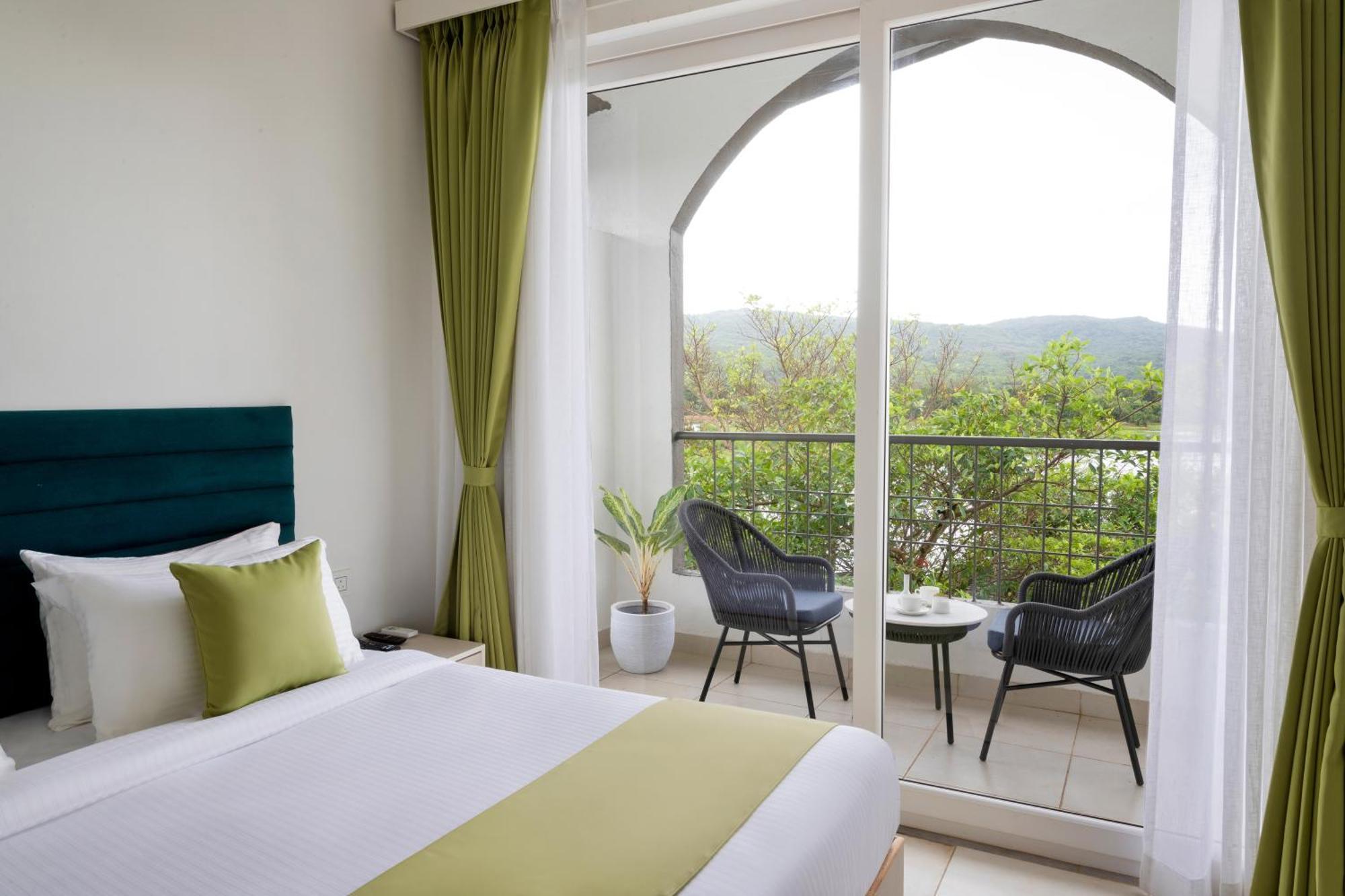 Stone Wood Hotel Amboli Amboli  Buitenkant foto