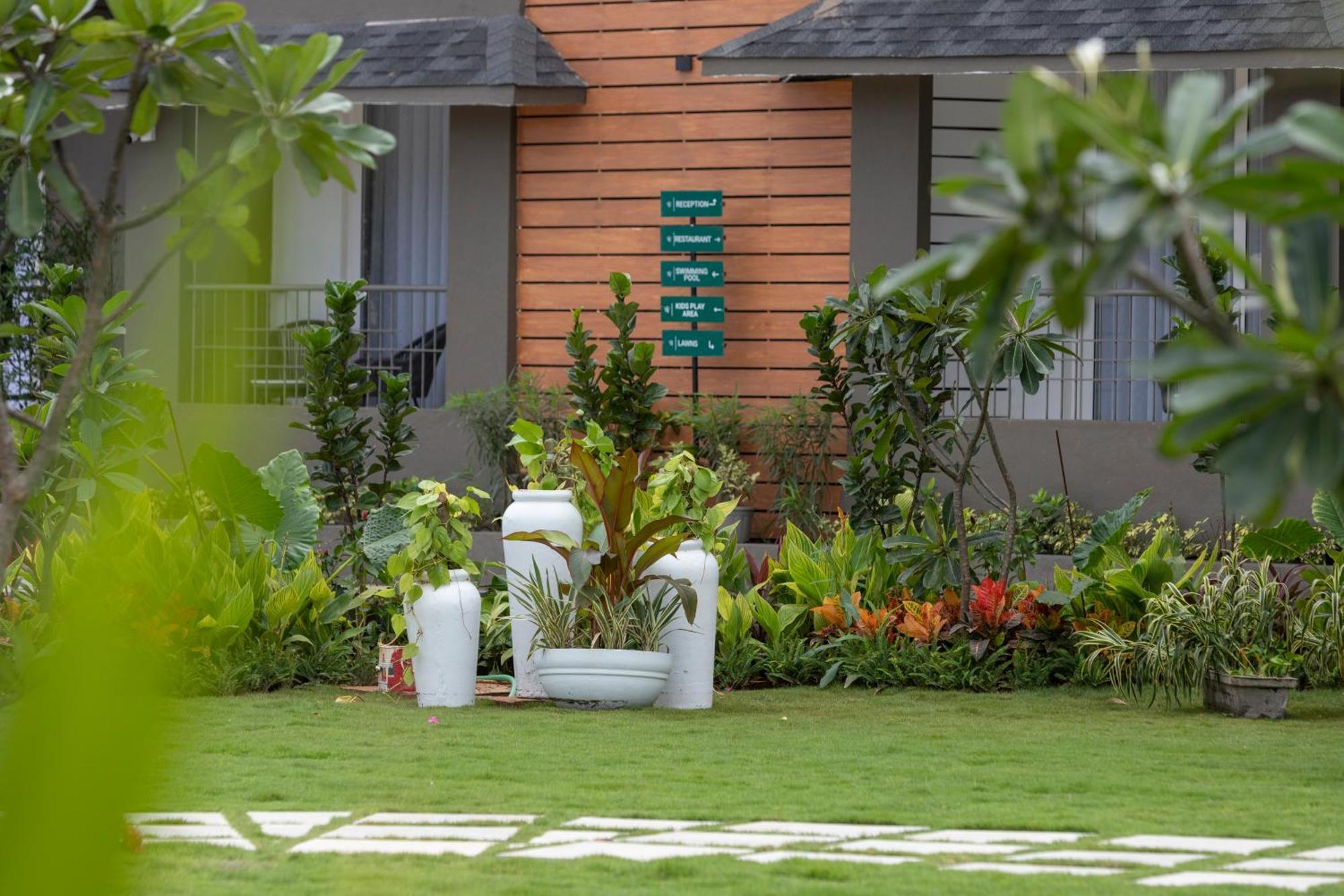 Stone Wood Hotel Amboli Amboli  Buitenkant foto