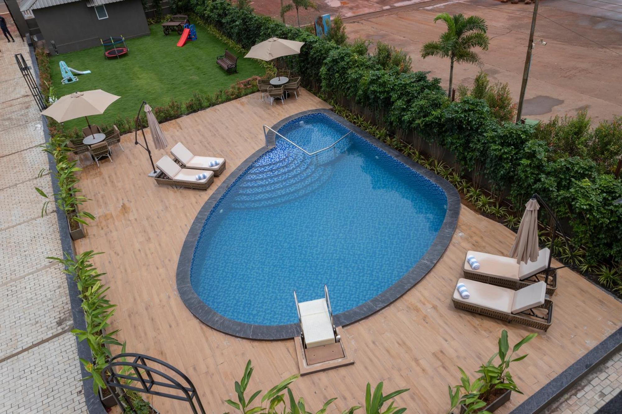 Stone Wood Hotel Amboli Amboli  Buitenkant foto