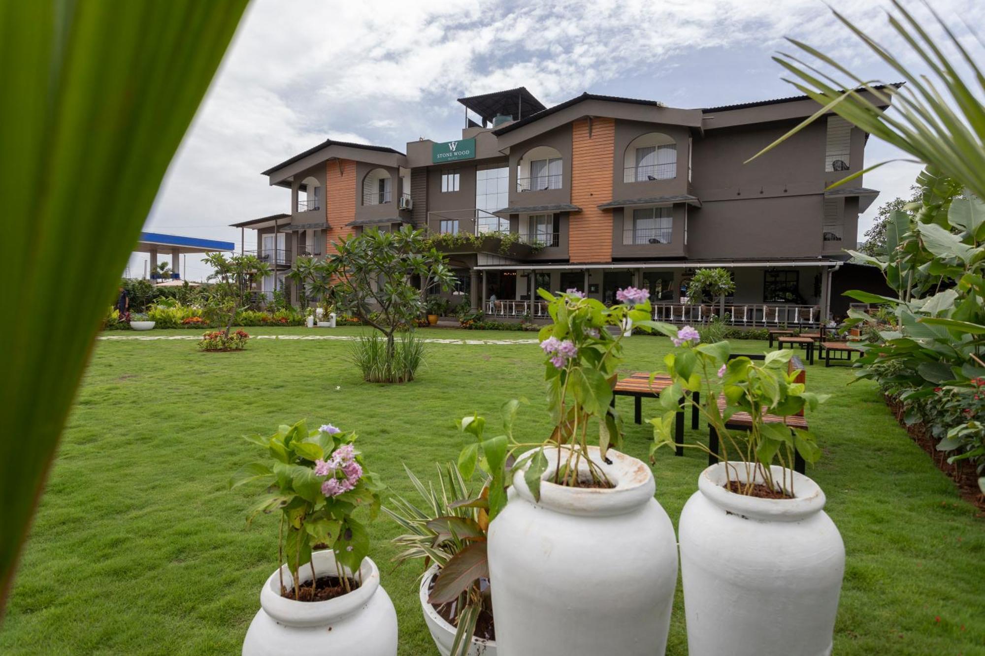 Stone Wood Hotel Amboli Amboli  Buitenkant foto