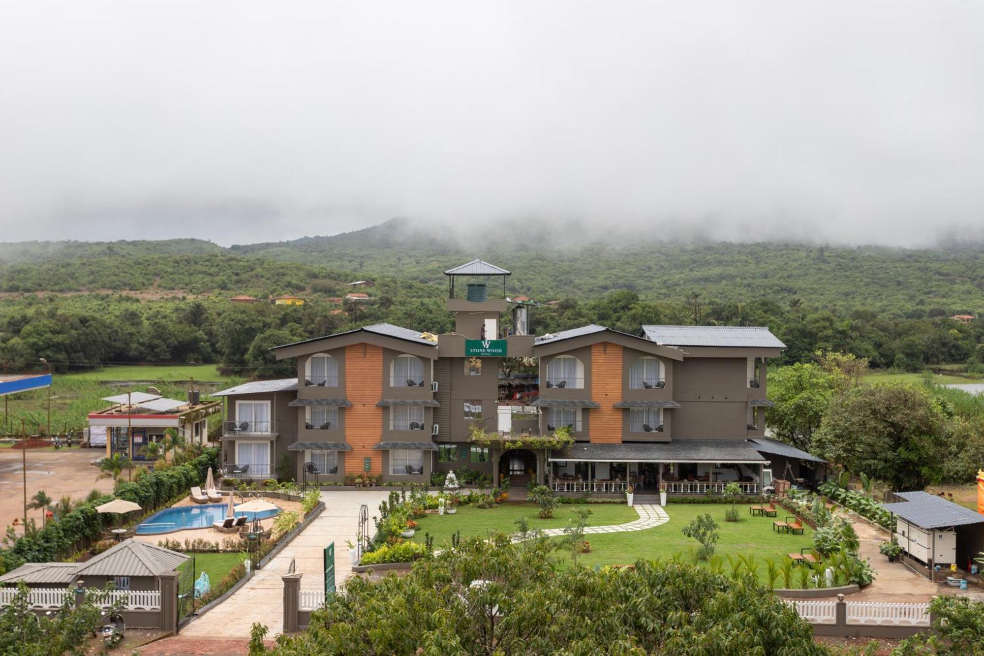 Stone Wood Hotel Amboli Amboli  Buitenkant foto