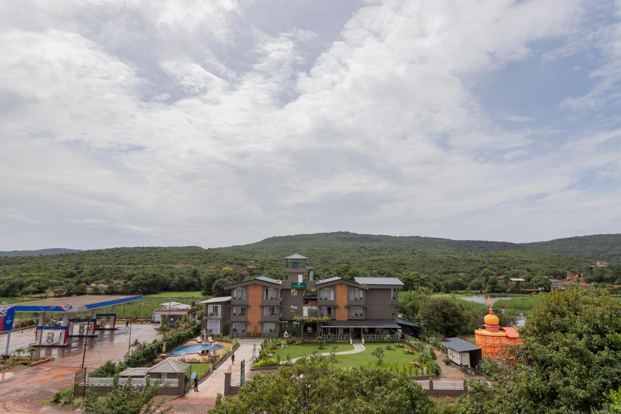Stone Wood Hotel Amboli Amboli  Buitenkant foto