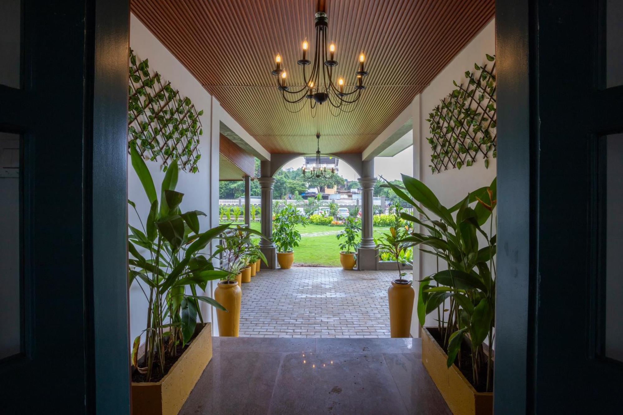 Stone Wood Hotel Amboli Amboli  Buitenkant foto