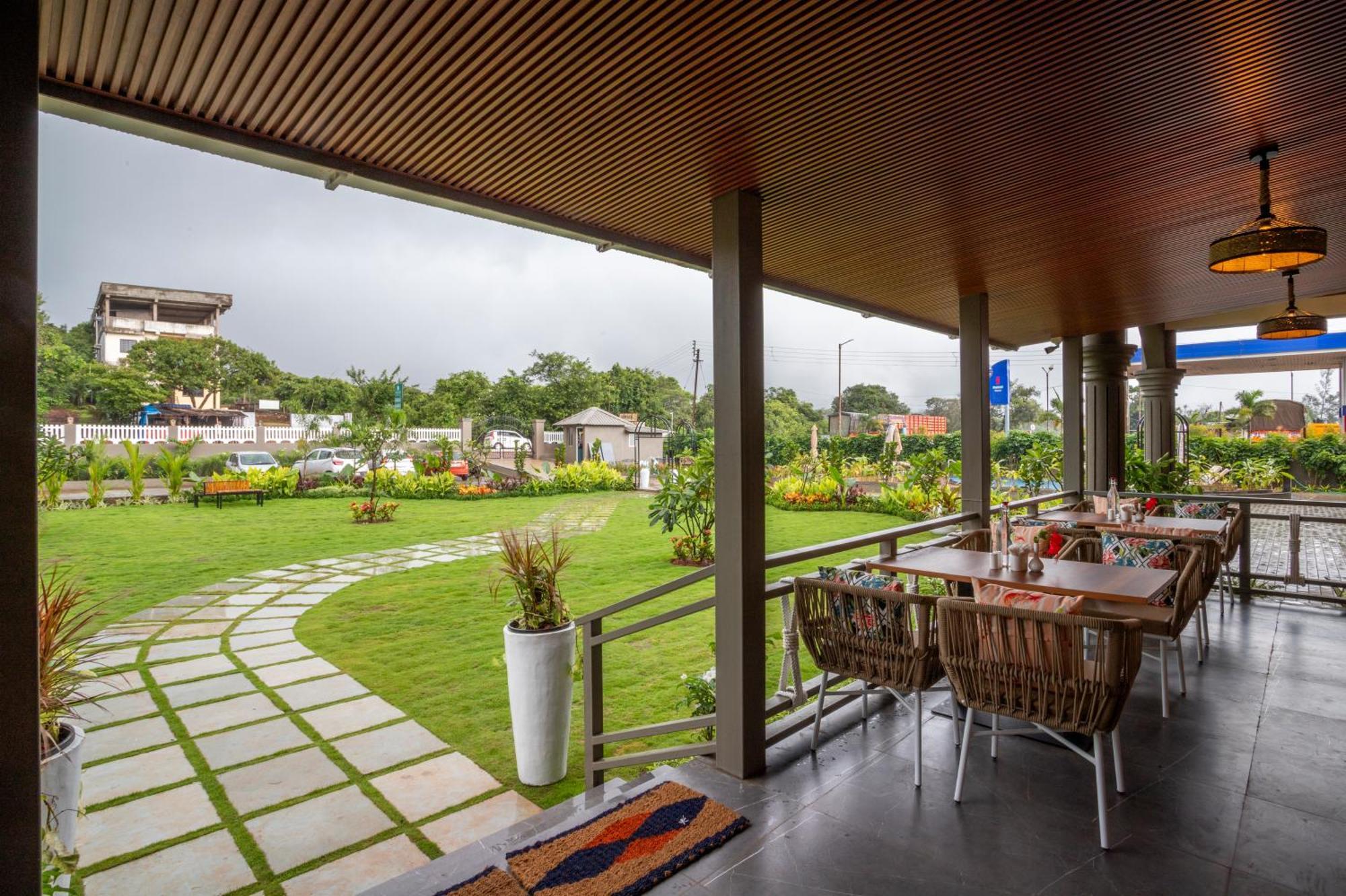 Stone Wood Hotel Amboli Amboli  Buitenkant foto